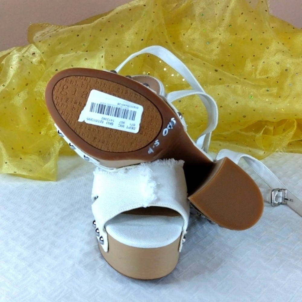 Gianni Bini NWT White Denim Studded Platform Sandals 9.5 Buckle Closure. - Picture 11 of 16